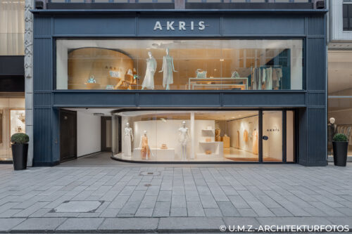 UMZ_AF_SHOP_Kris_01_HD_WM