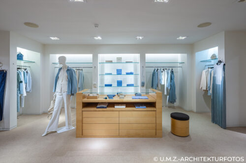 UMZ_AF_SHOP_Kris_05_HD_WM